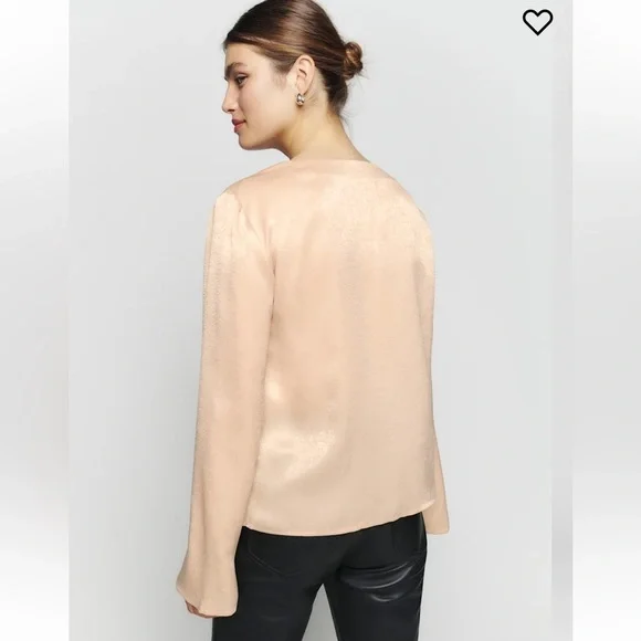 Reformation Ian Top in Champagne - Picture 4 of 12